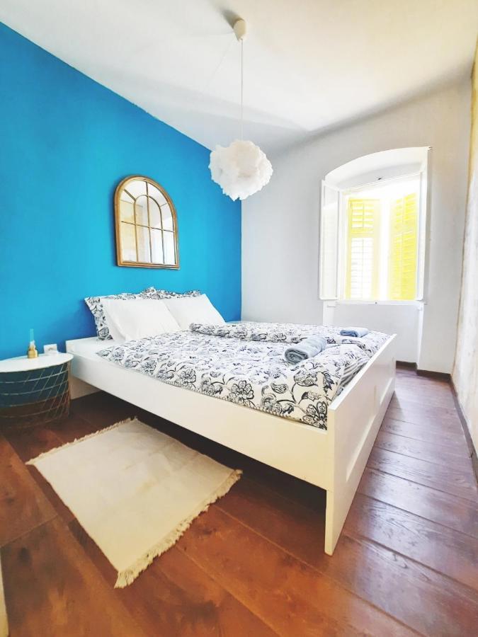 Oh La La Apartment Old Town โรวีน ภายนอก รูปภาพ